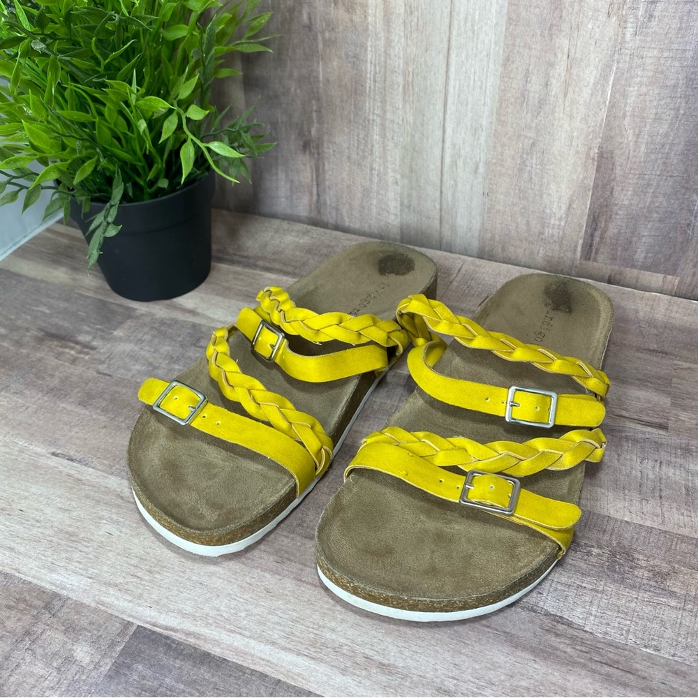 Indigo Rd. Strappy yellow Sandal - Size: 6.5